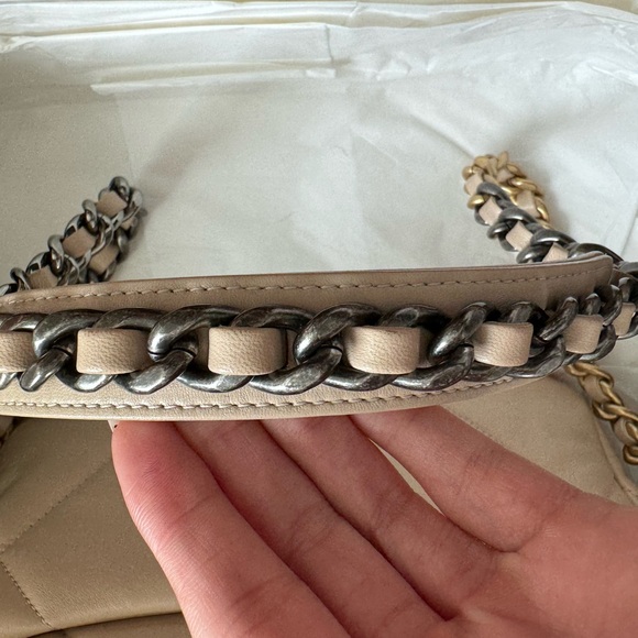 Medium Chanel 19 Lambskin Medium Beige - Picture 4 of 5